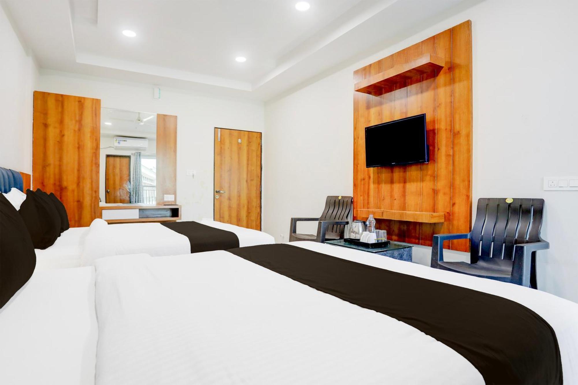 Super Townhouse Ambaji Formerly Hotel Kardhar Inn Dış mekan fotoğraf